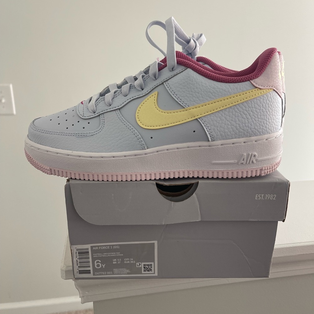 (GS) Nike Air Force 1 Low 'Cosmic Fuchsia'  Sz 6 Y